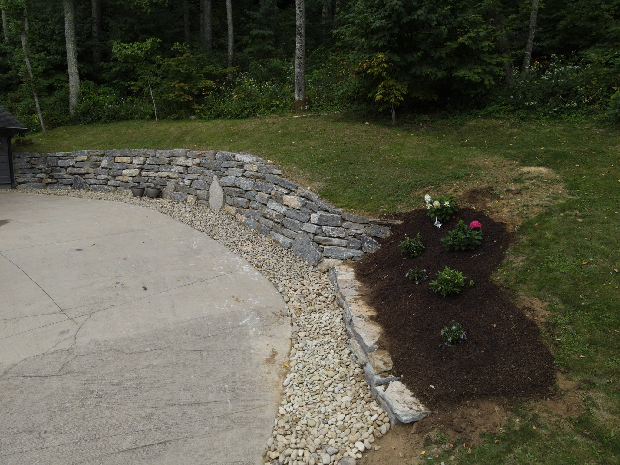 Stone retaining wall